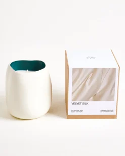 João Duftkerze Velvet Silk sand dunkelgrün