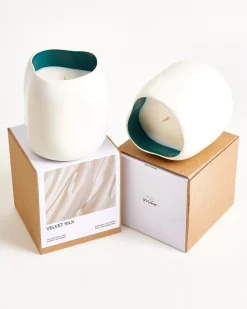João Duftkerze Velvet Silk sand dunkelgrün