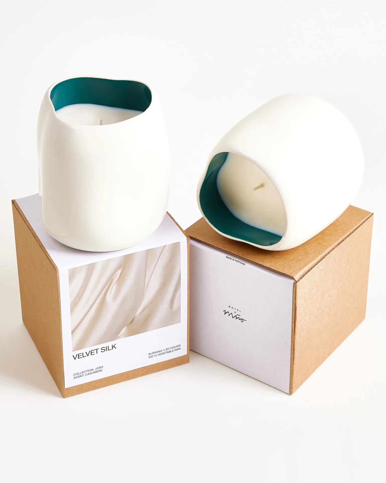 João Duftkerze Velvet Silk sand dunkelgrün