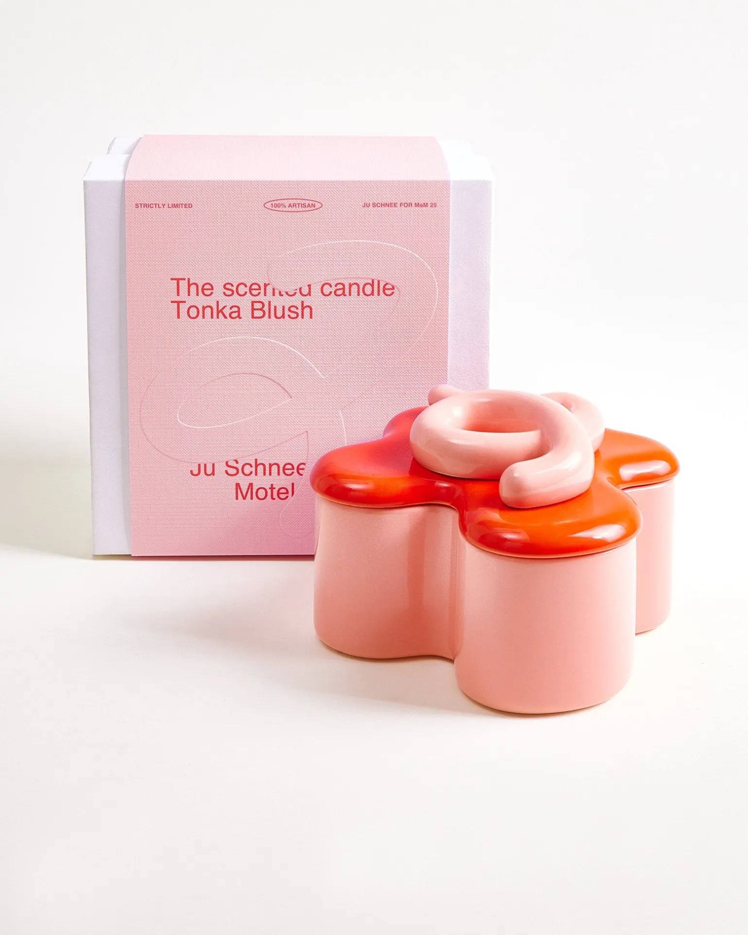 MaM x Ju Schnee Duftkerze Tonka Blush rosa rot