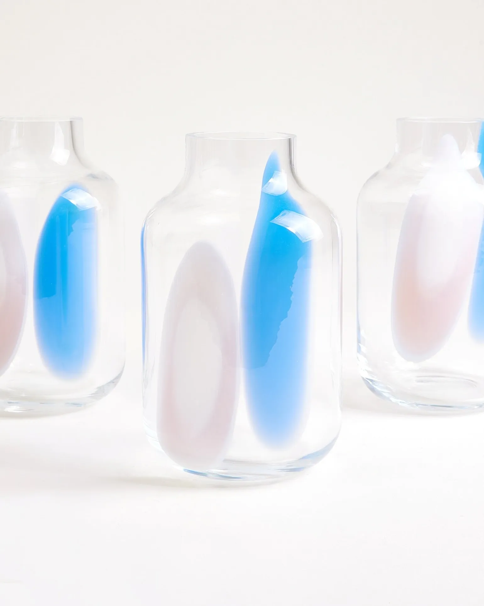 Nuno Glasvase M drops blau weiß
