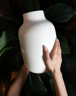 Nuno Vase L matt sand