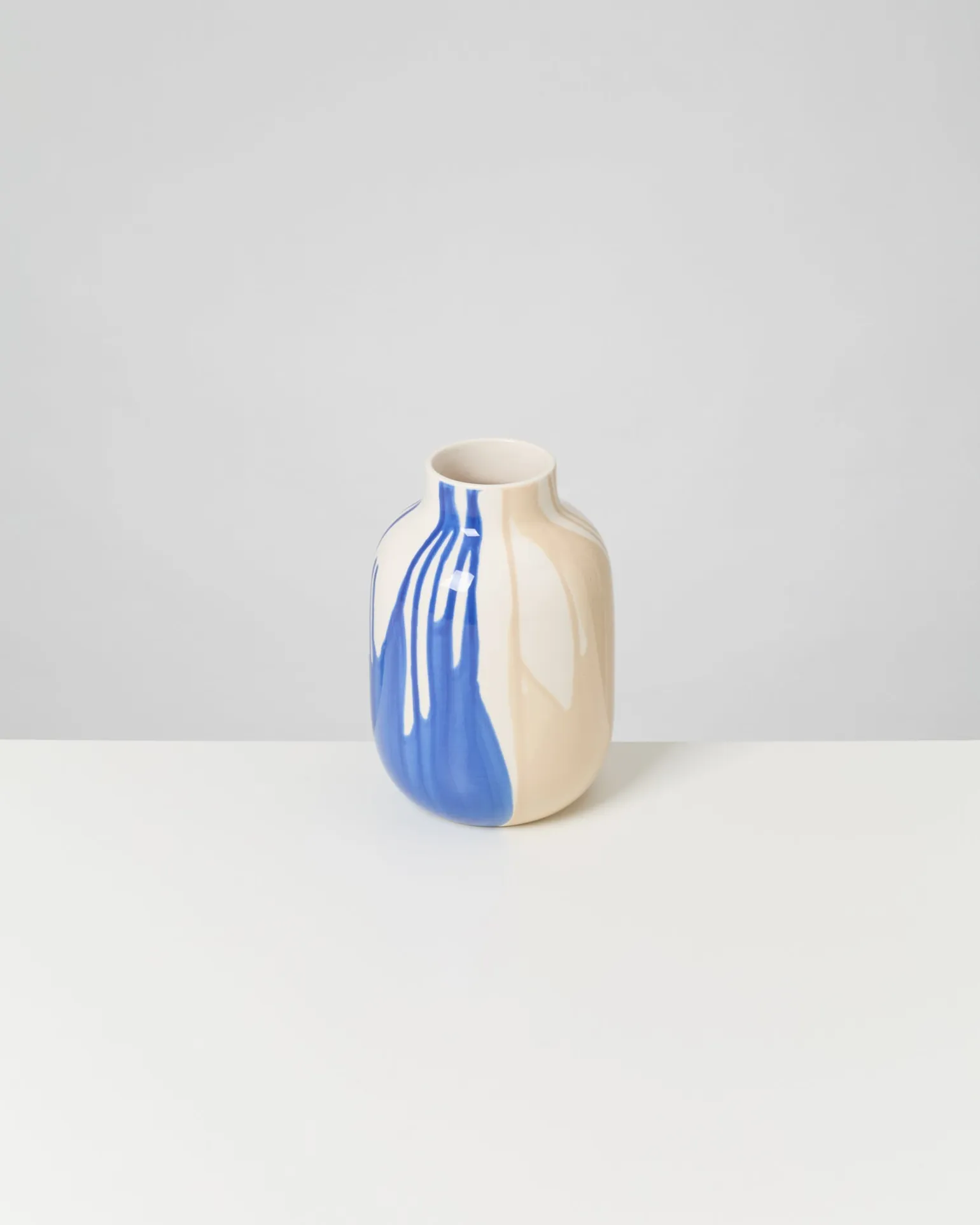 Nuno Vase M drip sand blau
