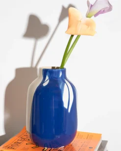 Nuno Vase M drip sand blau