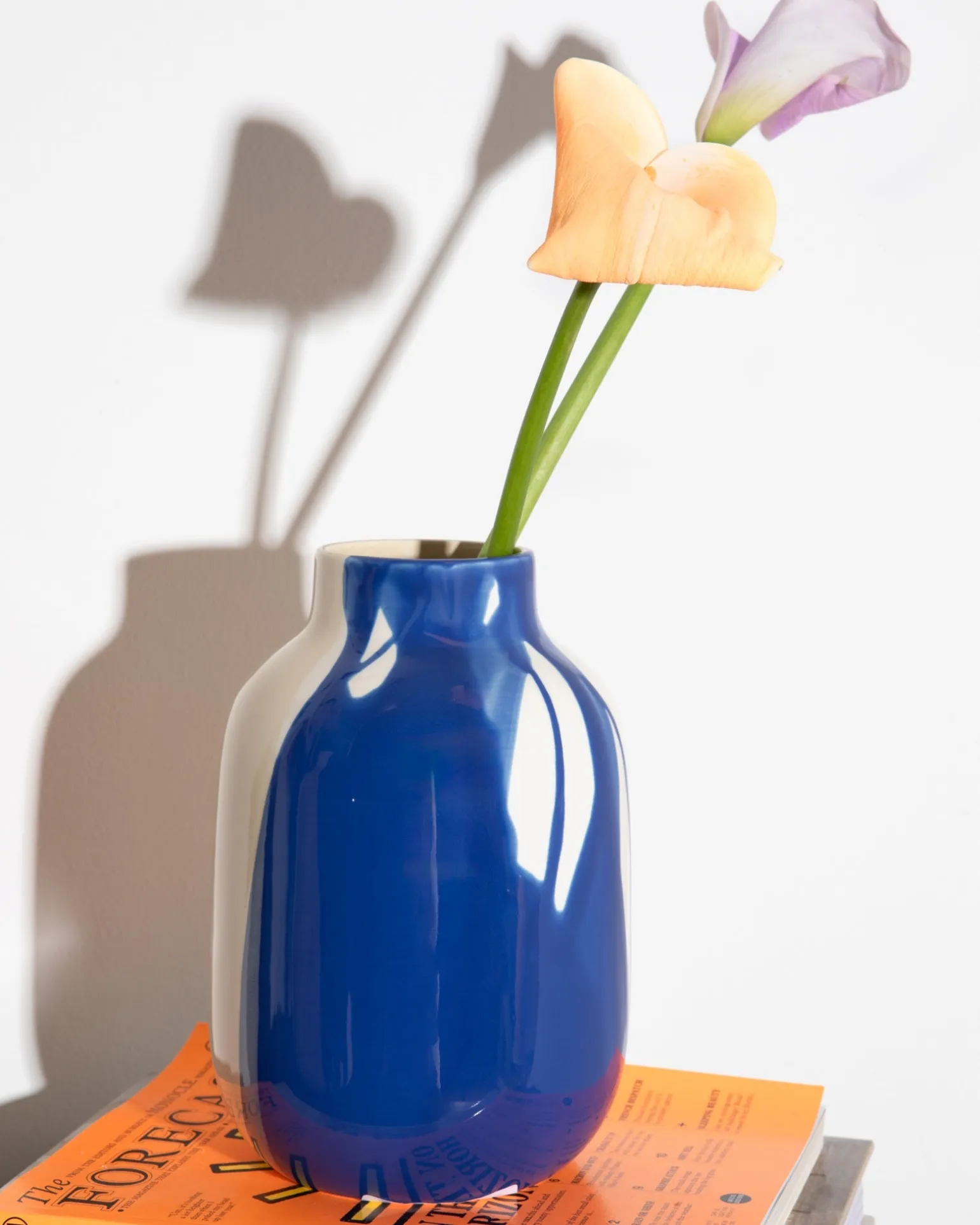 Nuno Vase M drip sand blau