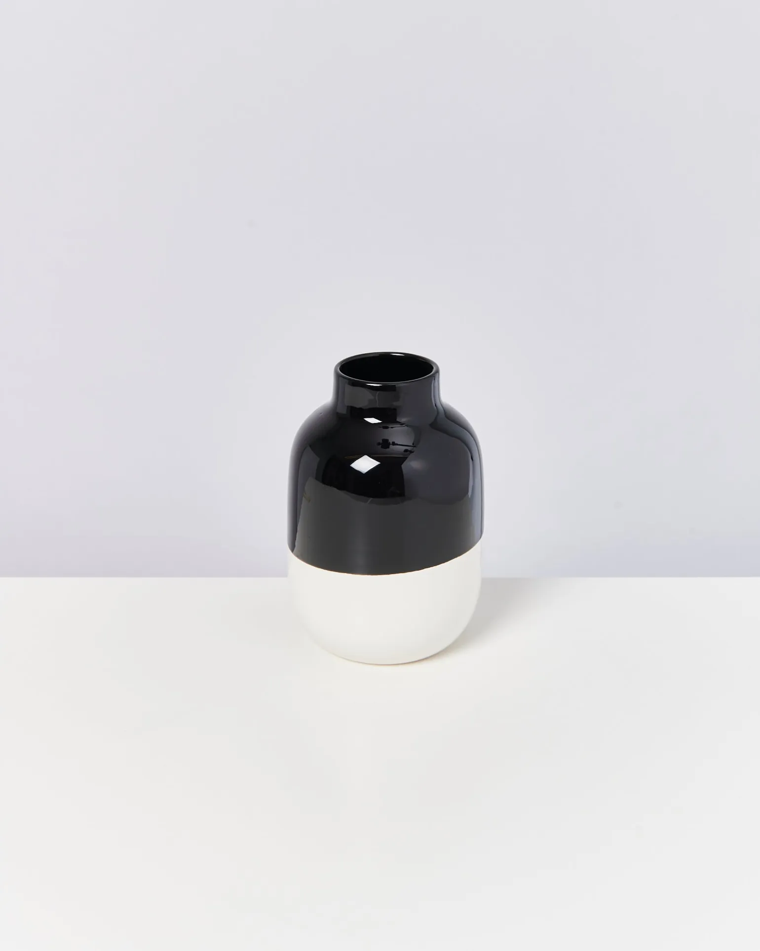 Nuno Vase M schwarz weiß